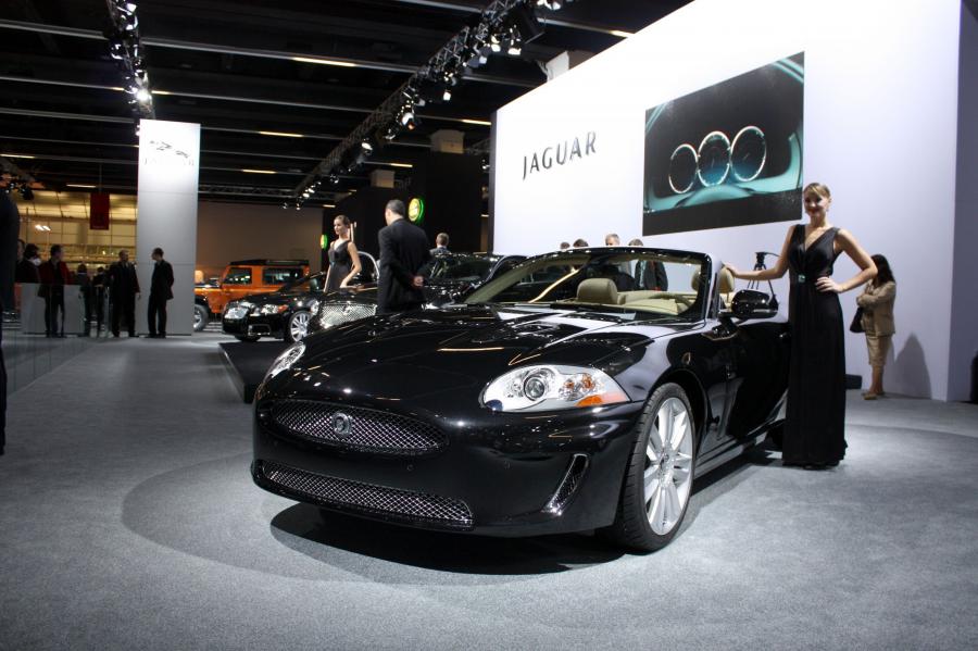  Jaguar XKR Convertible 2010 года  (фото 13 из 19)